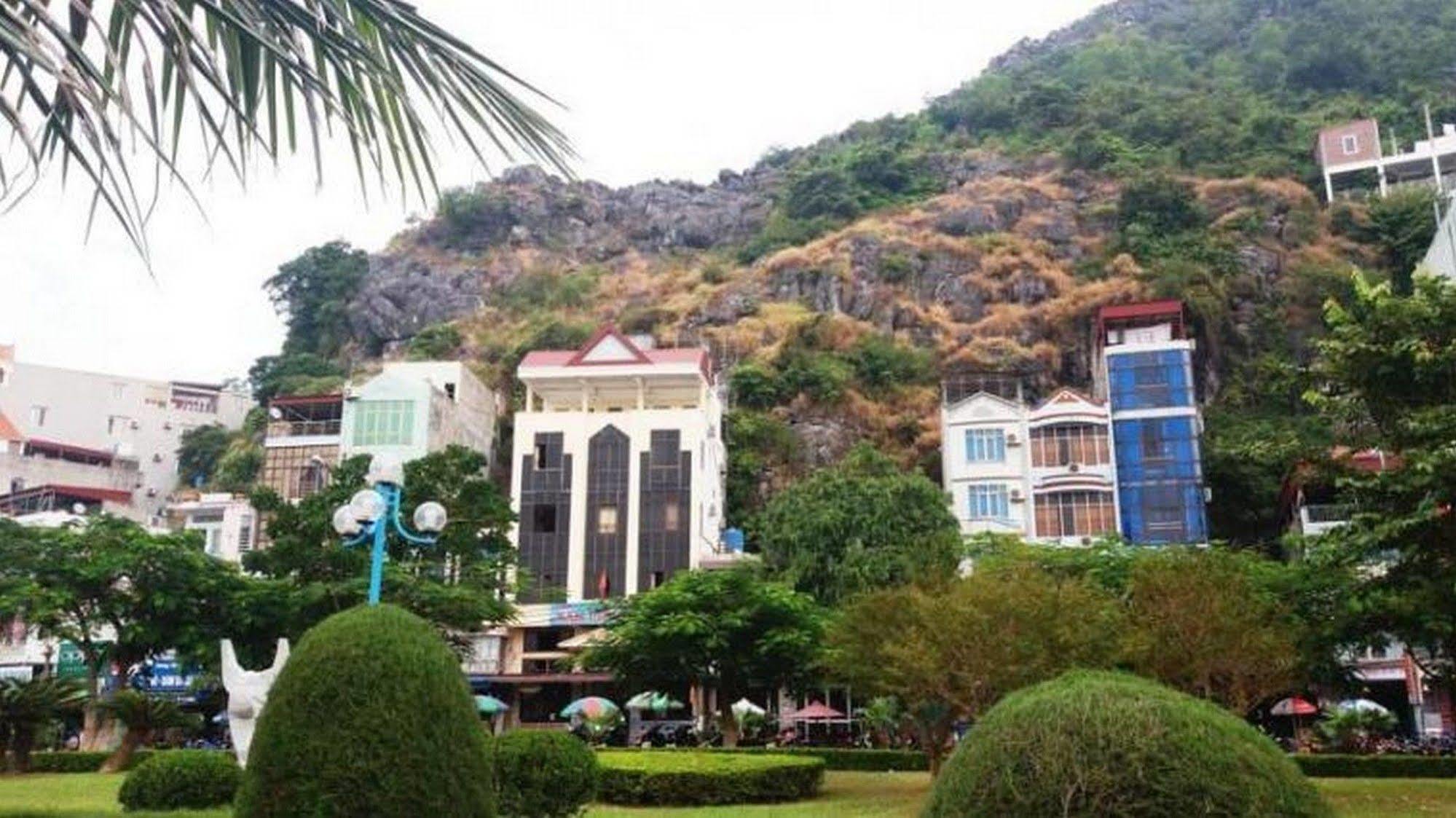 Nam Phuong Hotel Dong Khe Sau Bagian luar foto